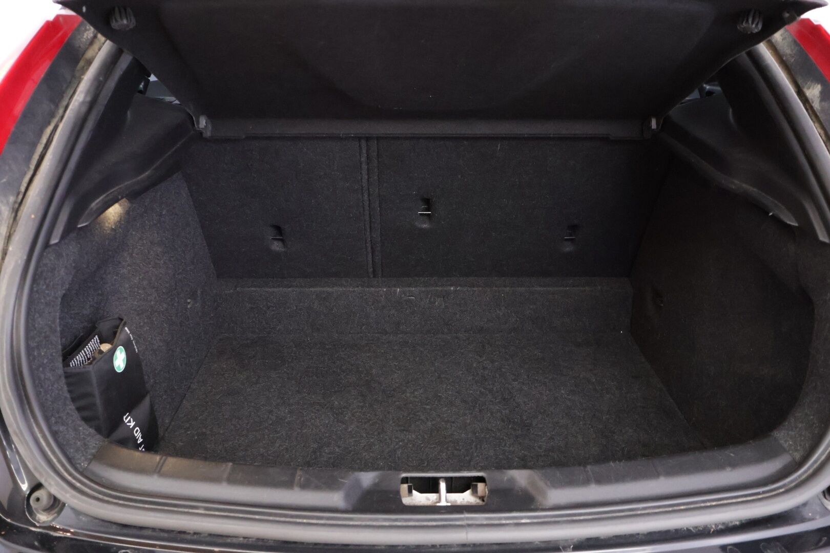 Volvo V40 2017 2.0 D3 Business aut *Vakionopeudensäädin / VOC / Digimittaristo / Lohkolämmitin S.pistoke* - Taloudellinen, siisti ja hyvin huollettu! Jalkopää tehty!