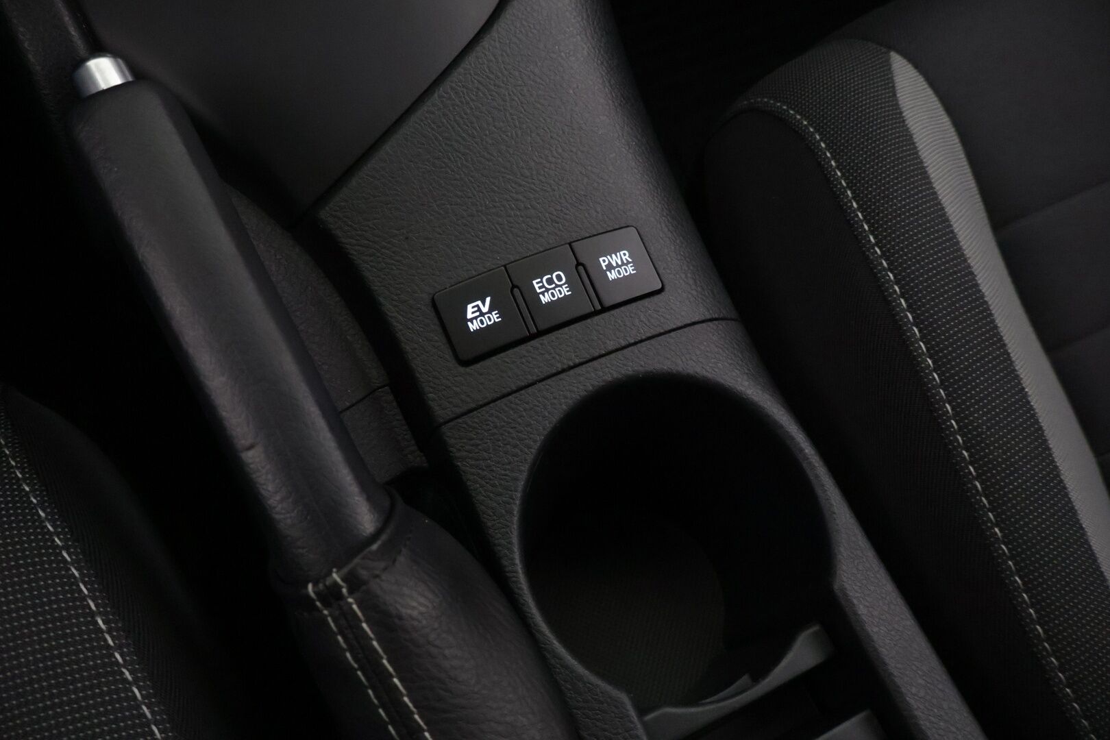 Toyota Auris 2016 1,8 Hybrid Active ** Juuri tullut! / Lohko+sisäp / Navigointi / P.kamera / Vakkari / Siisti yksilö! / 2x aluvanteet ** - Upealla metallivärillä ja siistissä kunnossa oleva perus hyvä Toyota! Tervetuloa koeajamaan ja ihastumaan!