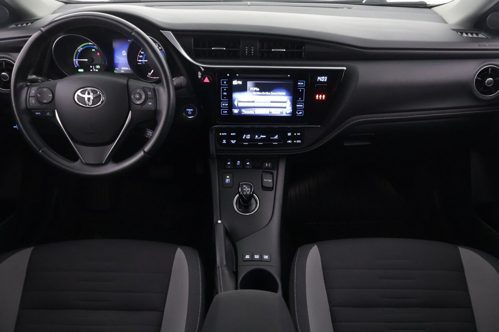 Toyota Auris 2016 1,8 Hybrid Active ** Juuri tullut! / Lohko+sisäp / Navigointi / P.kamera / Vakkari / Siisti yksilö! / 2x aluvanteet ** - Upealla metallivärillä ja siistissä kunnossa oleva perus hyvä Toyota! Tervetuloa koeajamaan ja ihastumaan!