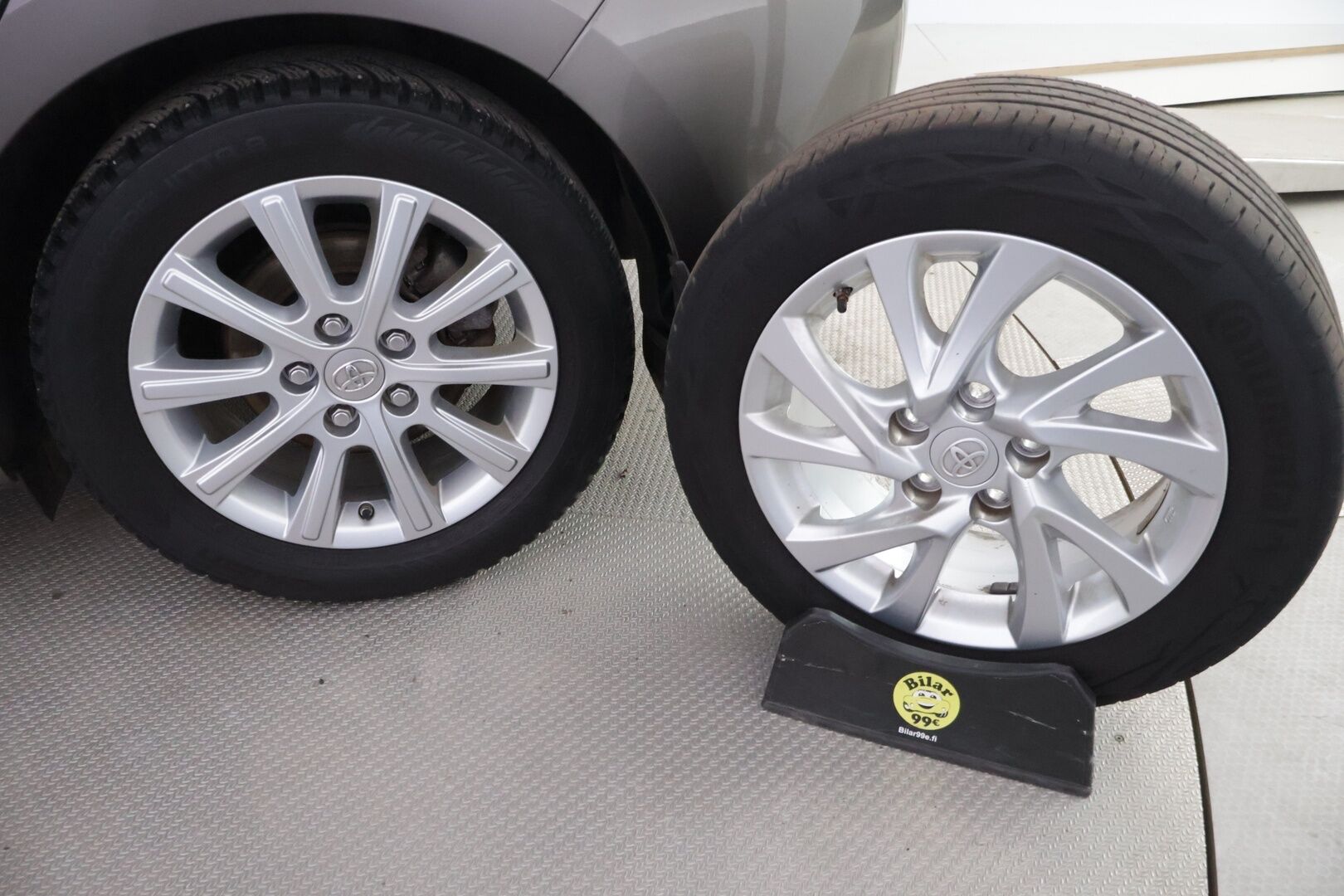 Toyota Auris 2016 1,8 Hybrid Active ** Juuri tullut! / Lohko+sisäp / Navigointi / P.kamera / Vakkari / Siisti yksilö! / 2x aluvanteet ** - Upealla metallivärillä ja siistissä kunnossa oleva perus hyvä Toyota! Tervetuloa koeajamaan ja ihastumaan!