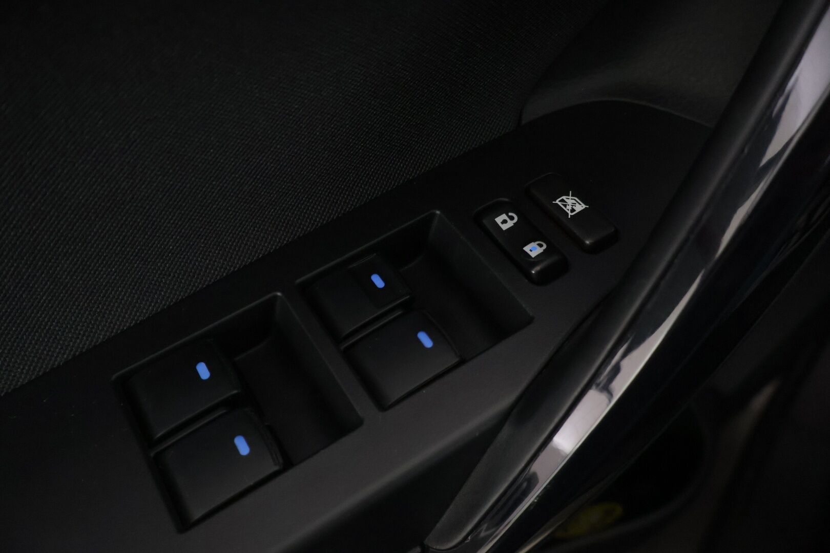 Toyota Auris 2016 1,8 Hybrid Active ** Juuri tullut! / Lohko+sisäp / Navigointi / P.kamera / Vakkari / Siisti yksilö! / 2x aluvanteet ** - Upealla metallivärillä ja siistissä kunnossa oleva perus hyvä Toyota! Tervetuloa koeajamaan ja ihastumaan!