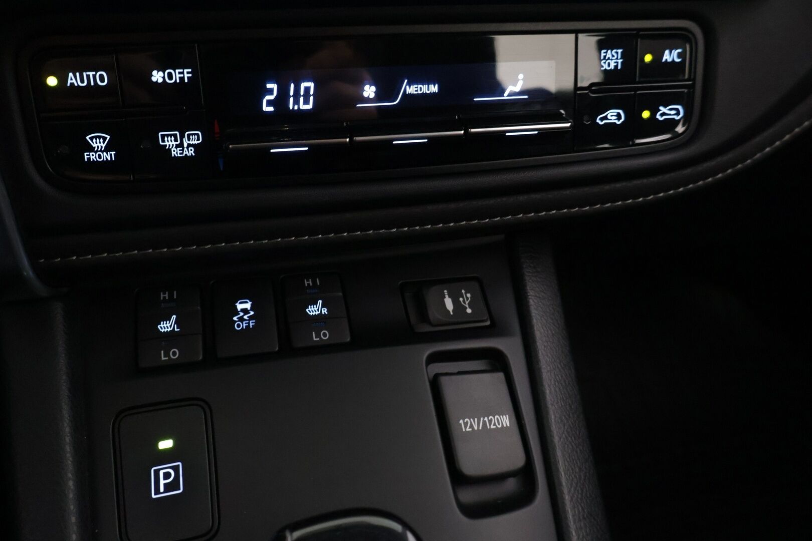 Toyota Auris 2016 1,8 Hybrid Active ** Juuri tullut! / Lohko+sisäp / Navigointi / P.kamera / Vakkari / Siisti yksilö! / 2x aluvanteet ** - Upealla metallivärillä ja siistissä kunnossa oleva perus hyvä Toyota! Tervetuloa koeajamaan ja ihastumaan!