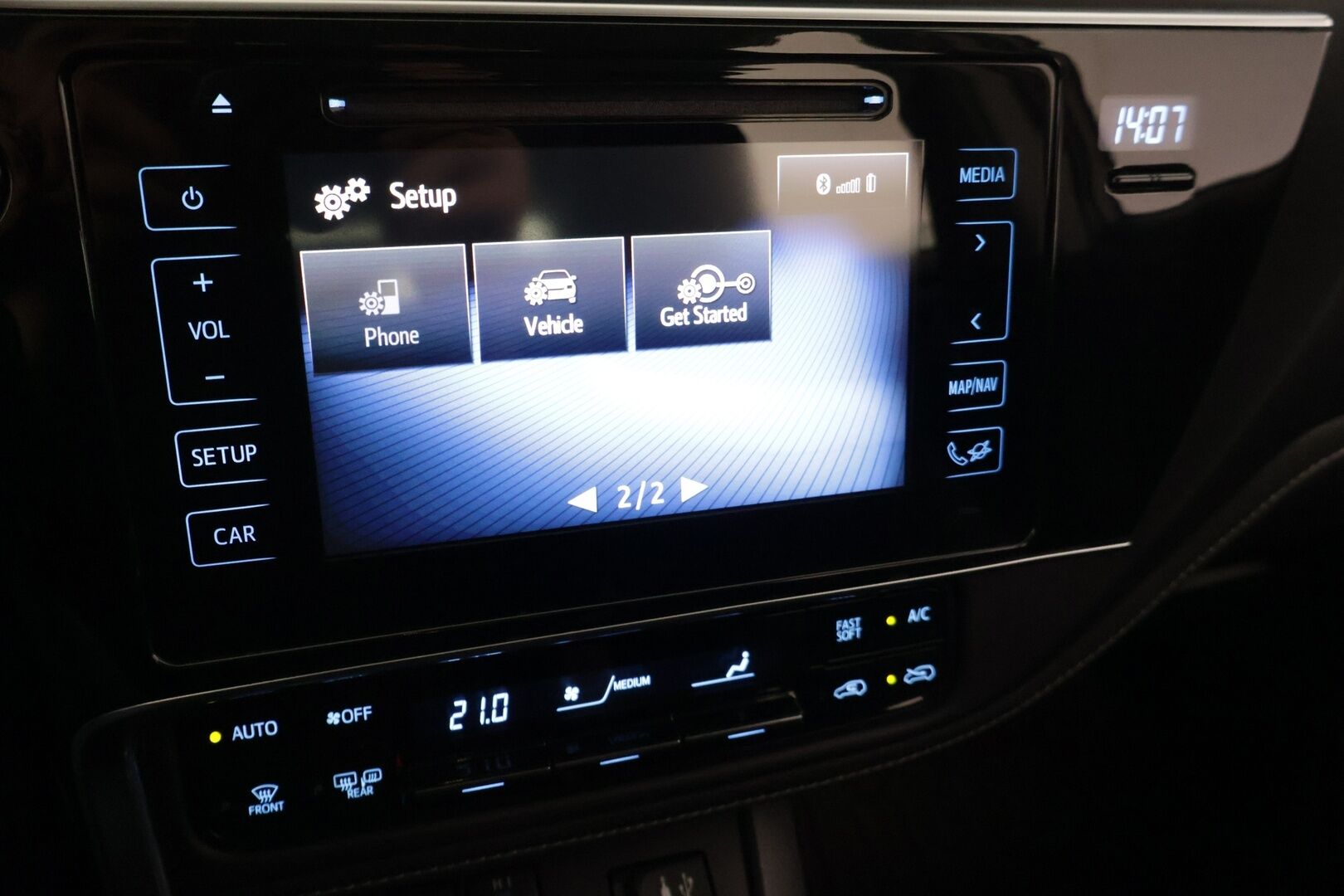 Toyota Auris 2016 1,8 Hybrid Active ** Juuri tullut! / Lohko+sisäp / Navigointi / P.kamera / Vakkari / Siisti yksilö! / 2x aluvanteet ** - Upealla metallivärillä ja siistissä kunnossa oleva perus hyvä Toyota! Tervetuloa koeajamaan ja ihastumaan!