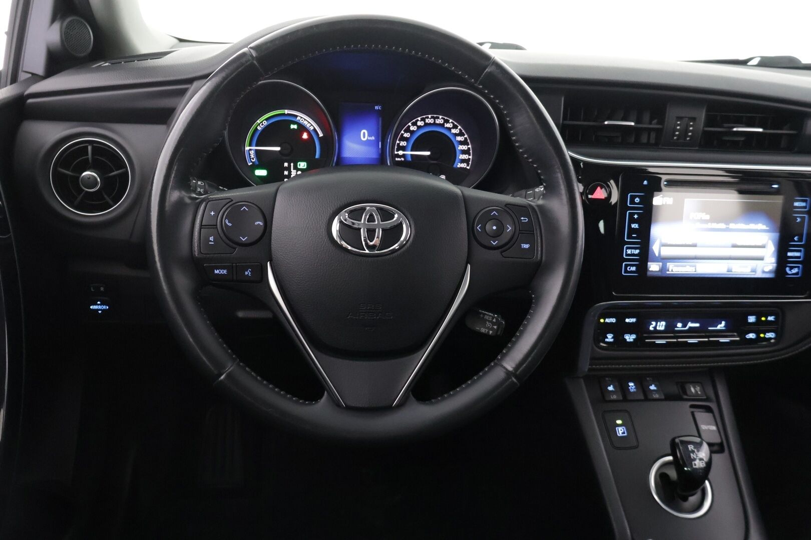 Toyota Auris 2016 1,8 Hybrid Active ** Juuri tullut! / Lohko+sisäp / Navigointi / P.kamera / Vakkari / Siisti yksilö! / 2x aluvanteet ** - Upealla metallivärillä ja siistissä kunnossa oleva perus hyvä Toyota! Tervetuloa koeajamaan ja ihastumaan!