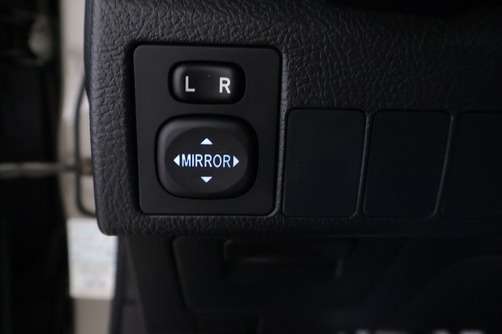 Toyota Auris 2016 1,8 Hybrid Active ** Juuri tullut! / Lohko+sisäp / Navigointi / P.kamera / Vakkari / Siisti yksilö! / 2x aluvanteet ** - Upealla metallivärillä ja siistissä kunnossa oleva perus hyvä Toyota! Tervetuloa koeajamaan ja ihastumaan!