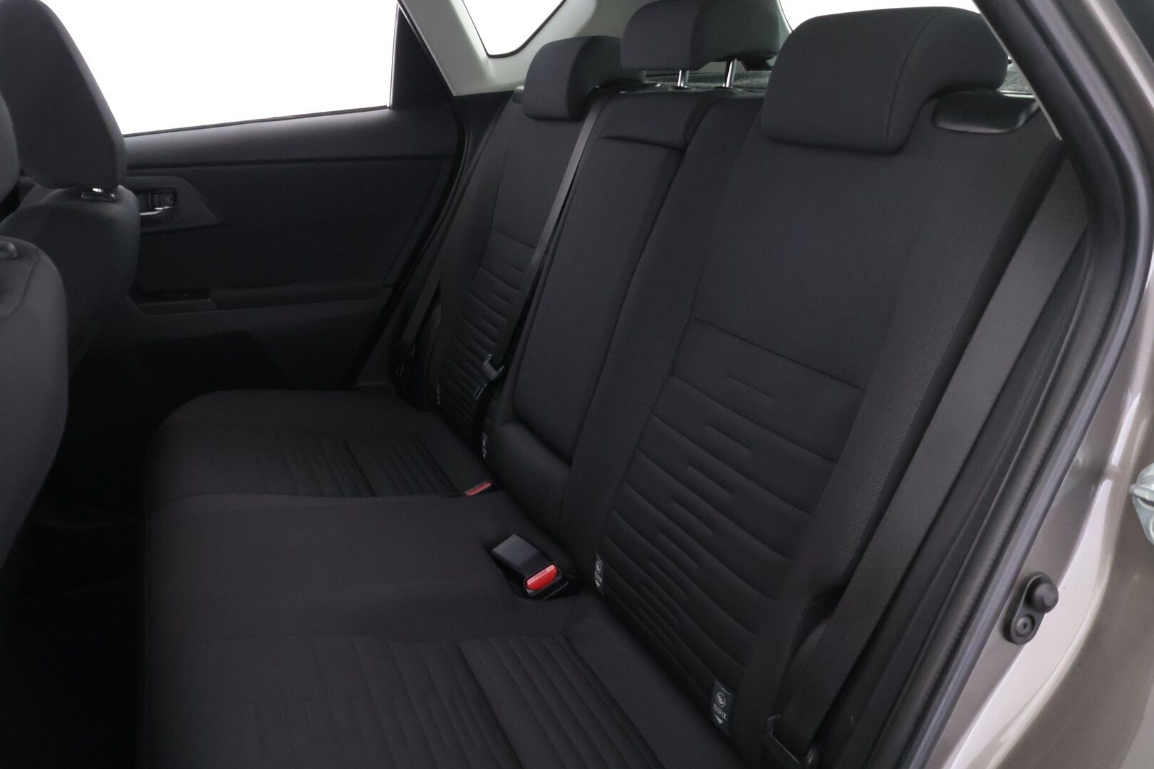 Toyota Auris 2016 1,8 Hybrid Active ** Juuri tullut! / Lohko+sisäp / Navigointi / P.kamera / Vakkari / Siisti yksilö! / 2x aluvanteet ** - Upealla metallivärillä ja siistissä kunnossa oleva perus hyvä Toyota! Tervetuloa koeajamaan ja ihastumaan!