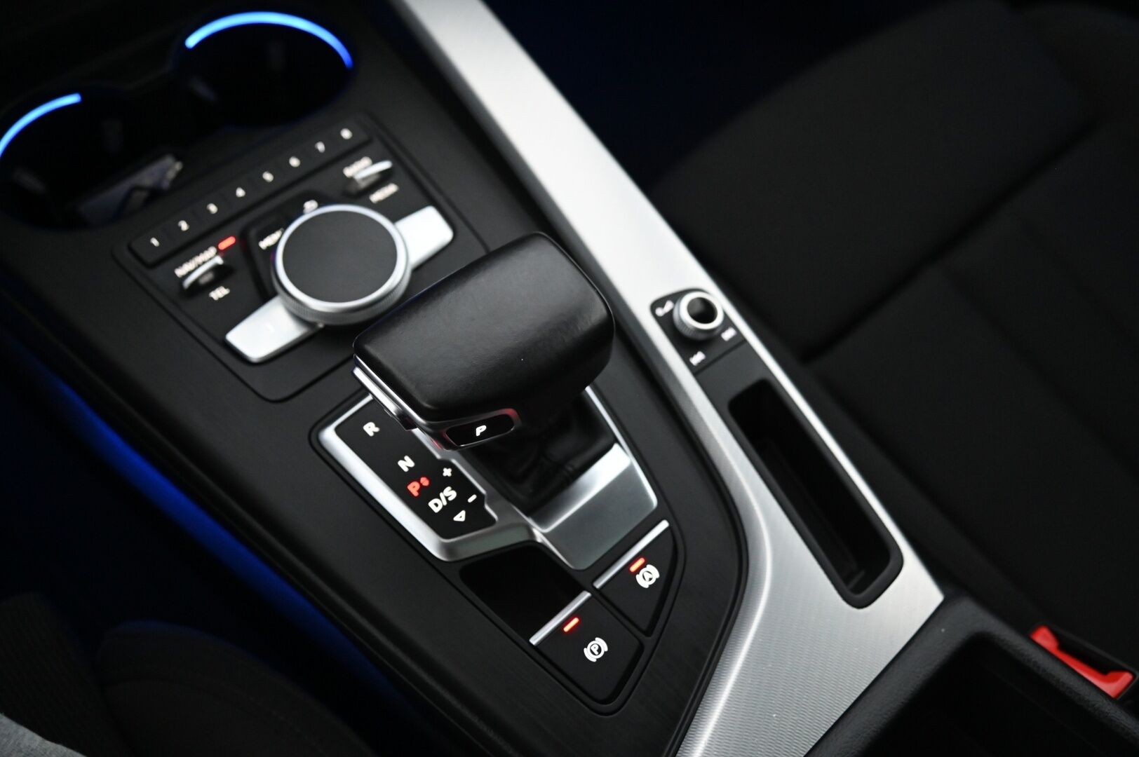 Audi A4 2016 Avant Land of quattro Sport Edition 2,0 TDI 140 kW quattro S tronic *Digimittaristo / Panorama / Webasto / Koukku* - *Juuri saapunut / Siisti*