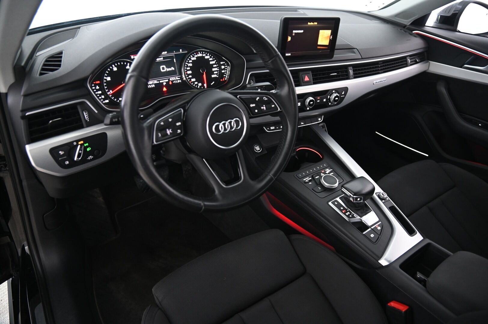 Audi A4 2016 Sedan Land of quattro Sport Edition 2,0 TDI 140 kW quattro S tronic *B&O / Vakkari / Tutkat / Lohko* - *Suomi-auto / Juuri tullut / Siisti*