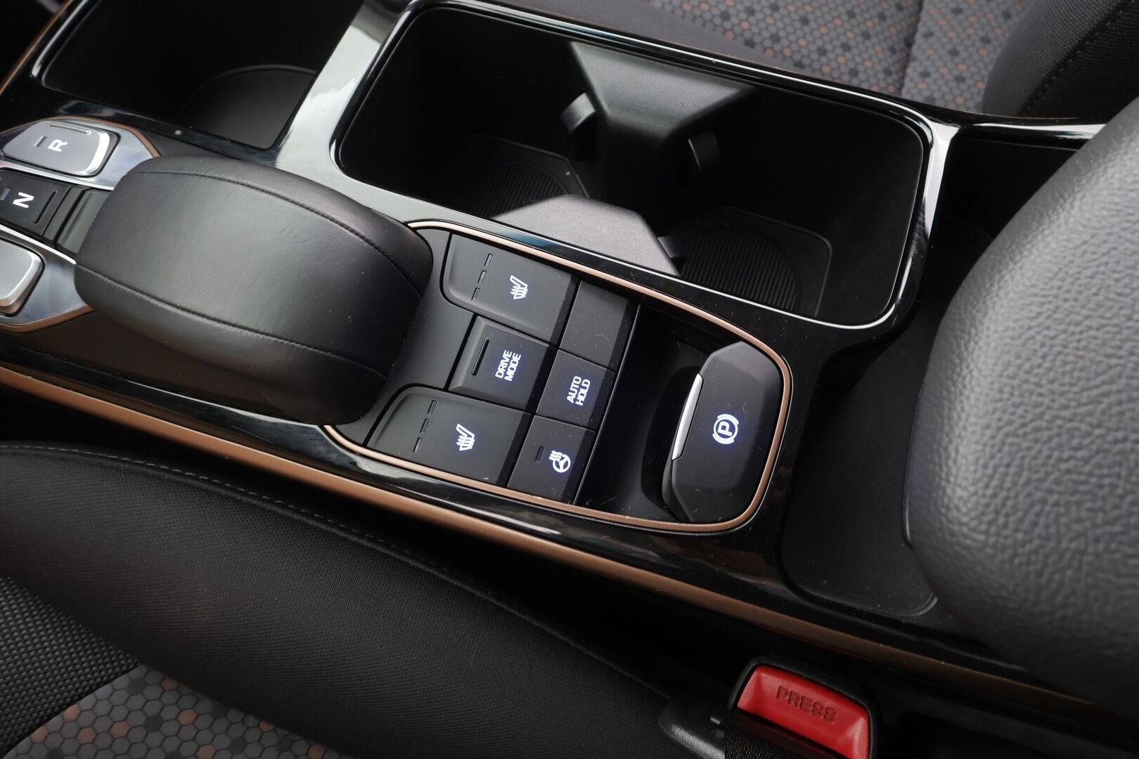 Hyundai IONIQ electric 2019 Comfort - | ACC | ILP | Infinity | P.kamera | Lane Keeping Assist | Lämm. ratti | Apple & Android | Keyless | 2x renkaat vanteineen | Suomiauto | 