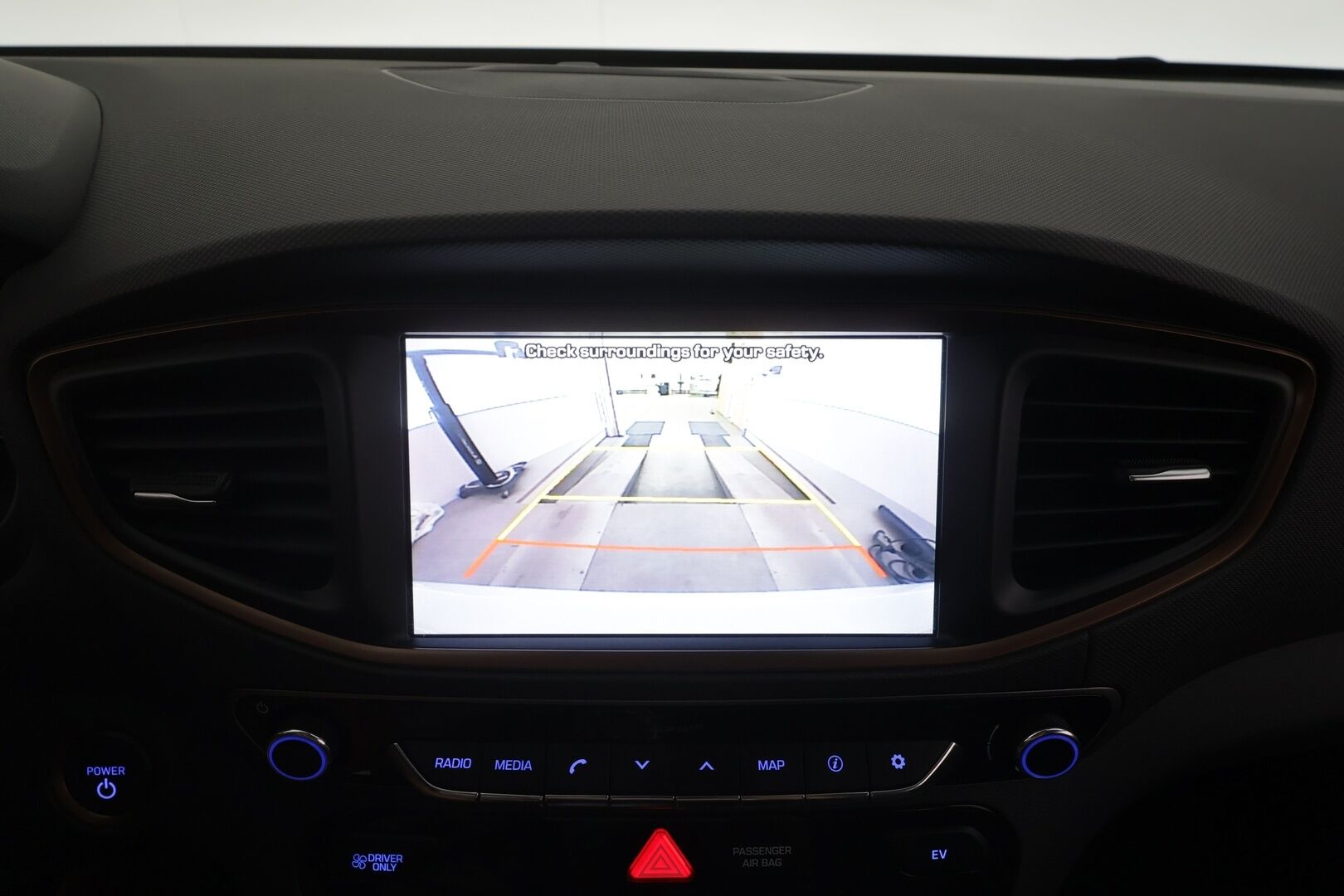 Hyundai IONIQ electric 2019 Comfort - | ACC | ILP | Infinity | P.kamera | Lane Keeping Assist | Lämm. ratti | Apple & Android | Keyless | 2x renkaat vanteineen | Suomiauto | 