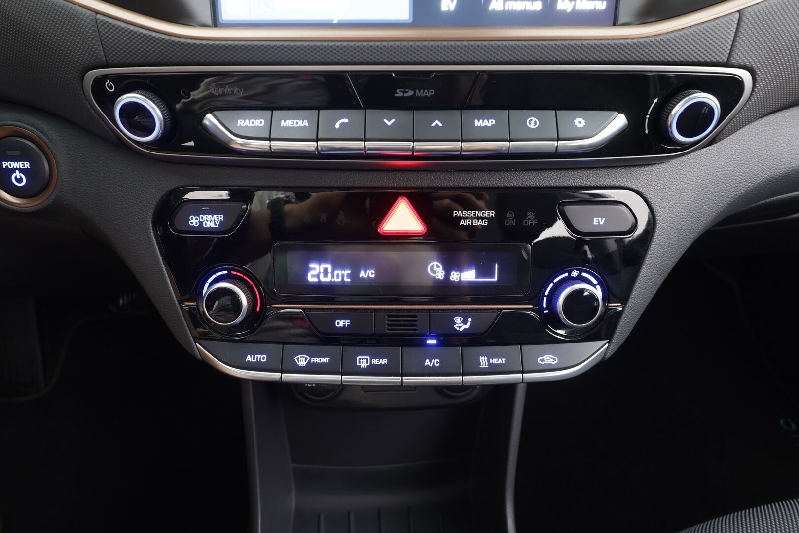 Hyundai IONIQ electric 2019 Comfort - | ACC | ILP | Infinity | P.kamera | Lane Keeping Assist | Lämm. ratti | Apple & Android | Keyless | 2x renkaat vanteineen | Suomiauto | 