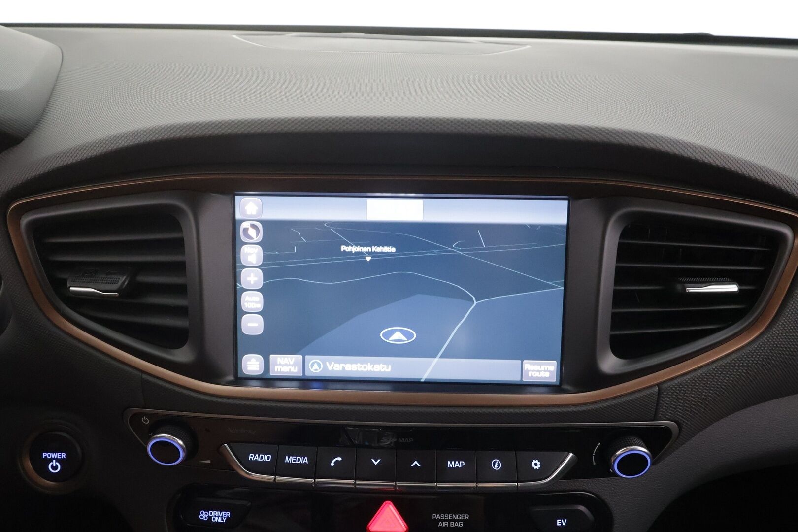 Hyundai IONIQ electric 2019 Comfort - | ACC | ILP | Infinity | P.kamera | Lane Keeping Assist | Lämm. ratti | Apple & Android | Keyless | 2x renkaat vanteineen | Suomiauto | 