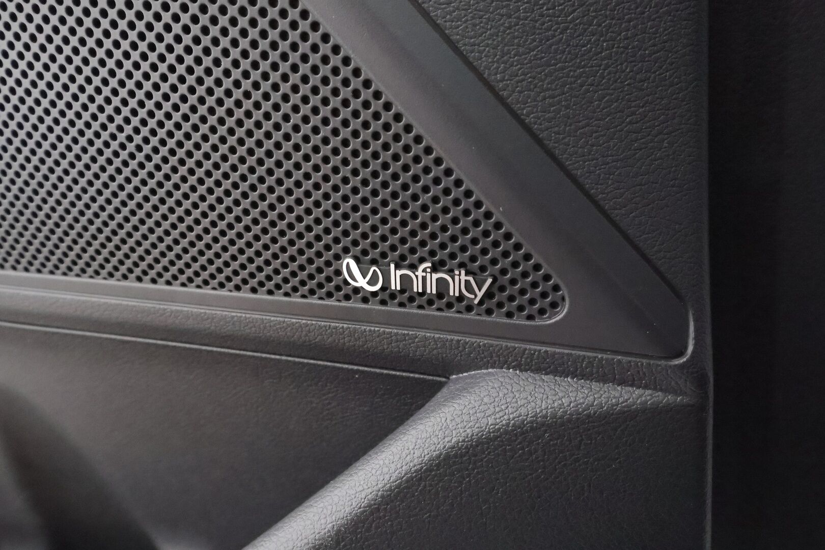 Hyundai IONIQ electric 2019 Comfort - | ACC | ILP | Infinity | P.kamera | Lane Keeping Assist | Lämm. ratti | Apple & Android | Keyless | 2x renkaat vanteineen | Suomiauto | 