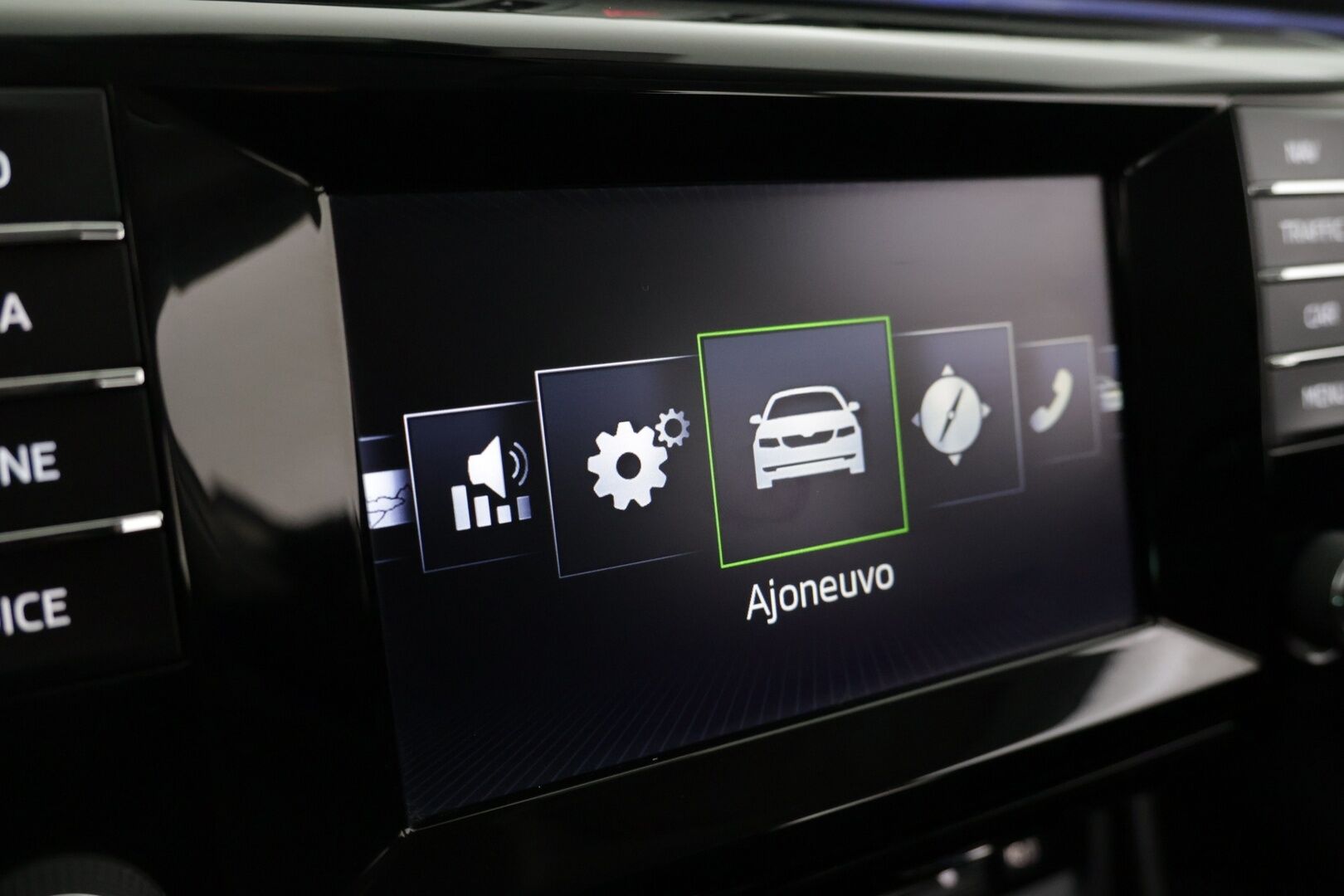 Skoda Superb 2016 Combi 1,8 TSI Style DSG Autom. - Suomi-auto | Webasto | Adapt.Vakkari | Canton | Muistinpenkki | Vetokoukku | Peruutuskamera | Nahka-Alcantara | Huippuvarusteet!