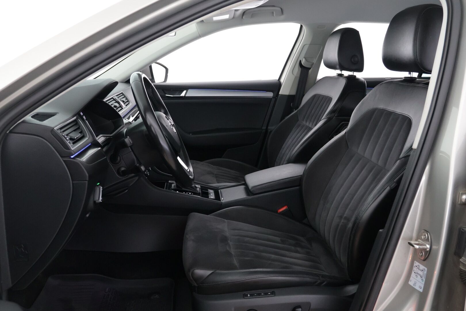 Skoda Superb 2016 Combi 1,8 TSI Style DSG Autom. - Suomi-auto | Webasto | Adapt.Vakkari | Canton | Muistinpenkki | Vetokoukku | Peruutuskamera | Nahka-Alcantara | Huippuvarusteet!
