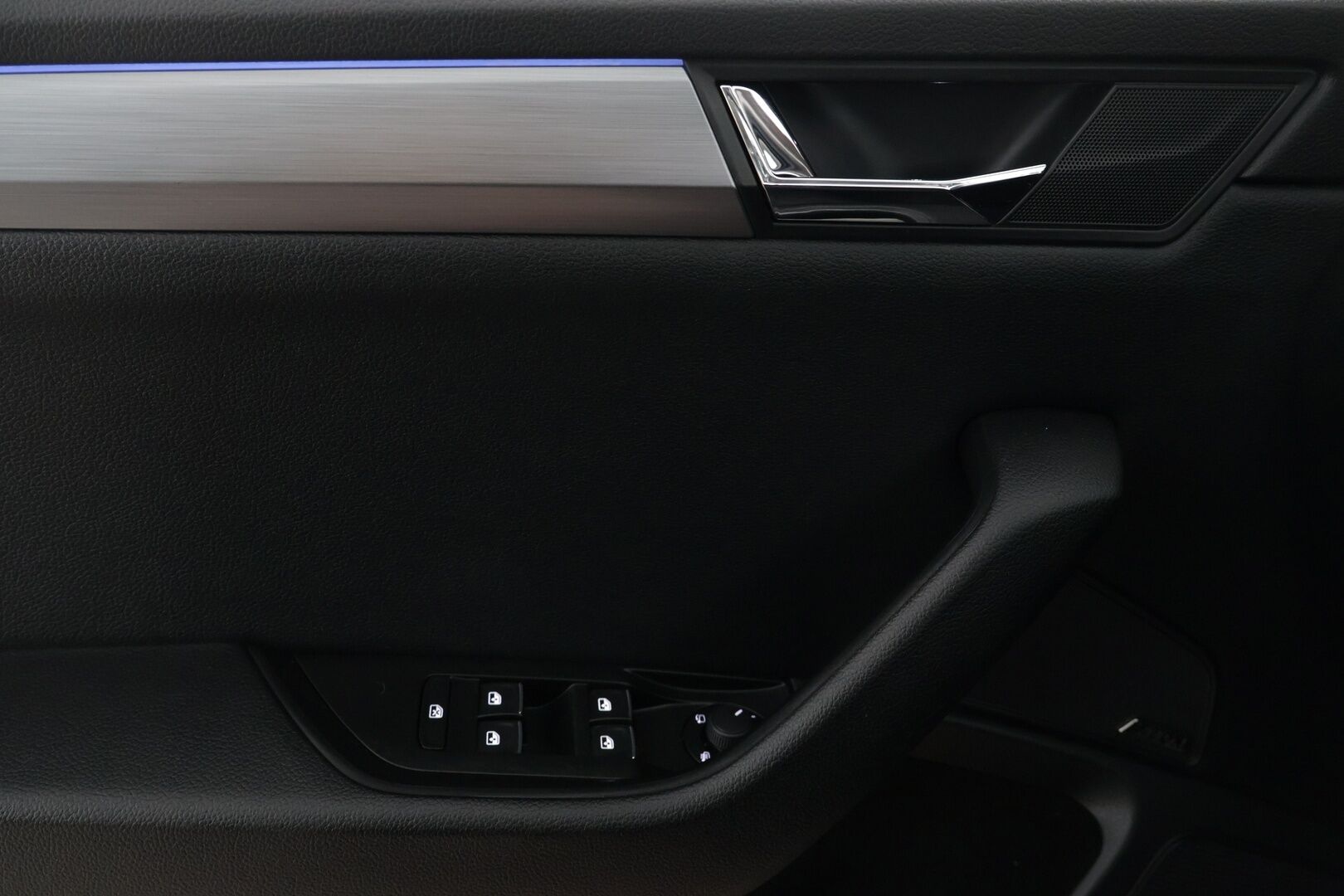Skoda Superb 2016 Combi 1,8 TSI Style DSG Autom. - Suomi-auto | Webasto | Adapt.Vakkari | Canton | Muistinpenkki | Vetokoukku | Peruutuskamera | Nahka-Alcantara | Huippuvarusteet!