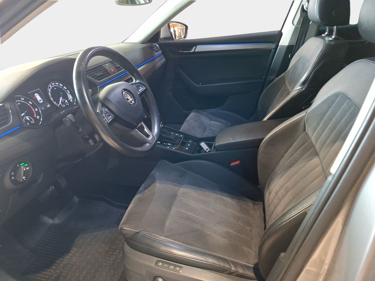 Skoda Superb 2016 Combi 1,8 TSI Style DSG Autom. - Suomi-auto | Webasto | Adapt.Vakkari | Canton | Muistinpenkki | Vetokoukku | Peruutuskamera | Nahka-Alcantara | Huippuvarusteet!