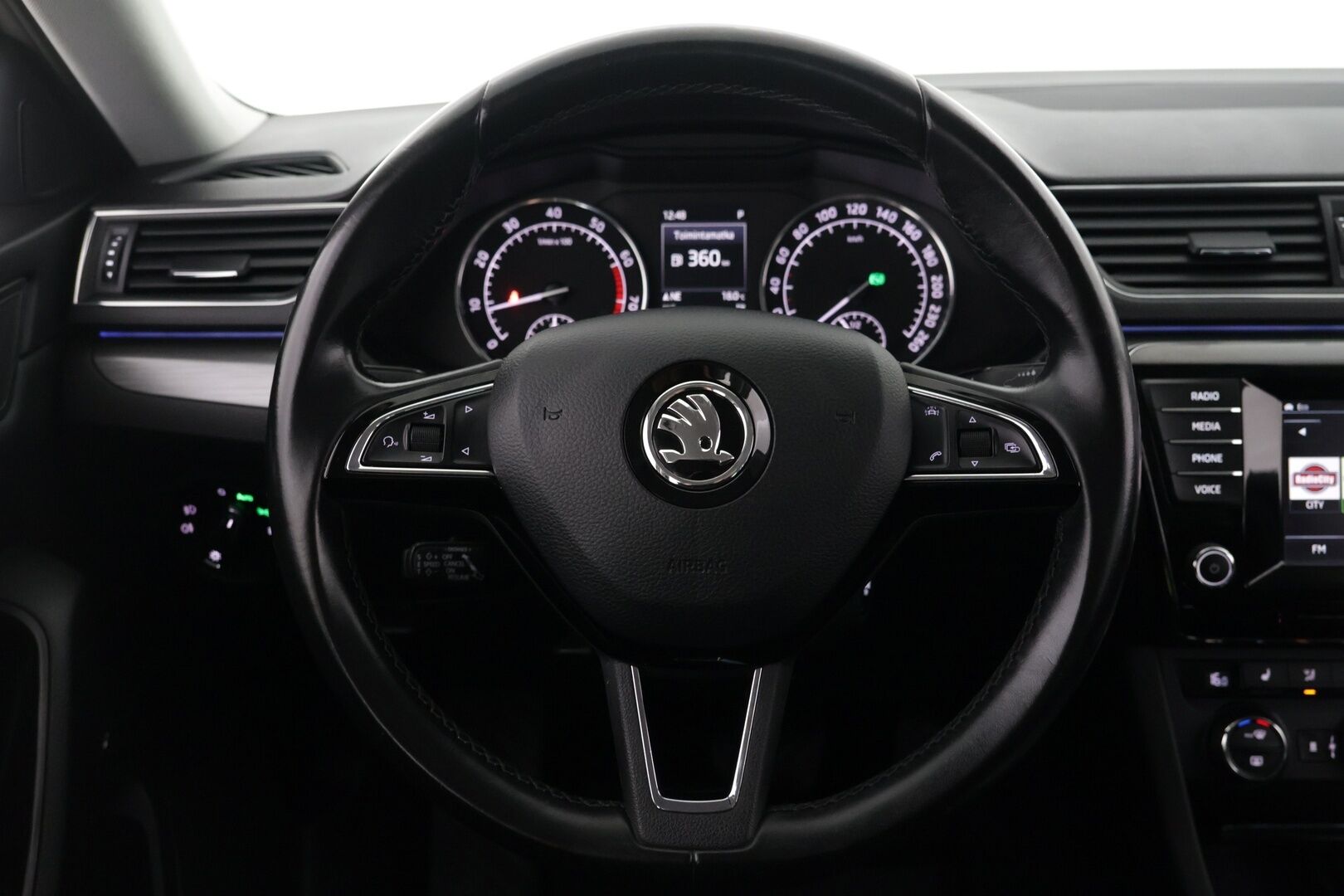 Skoda Superb 2016 Combi 1,8 TSI Style DSG Autom. - Suomi-auto | Webasto | Adapt.Vakkari | Canton | Muistinpenkki | Vetokoukku | Peruutuskamera | Nahka-Alcantara | Huippuvarusteet!