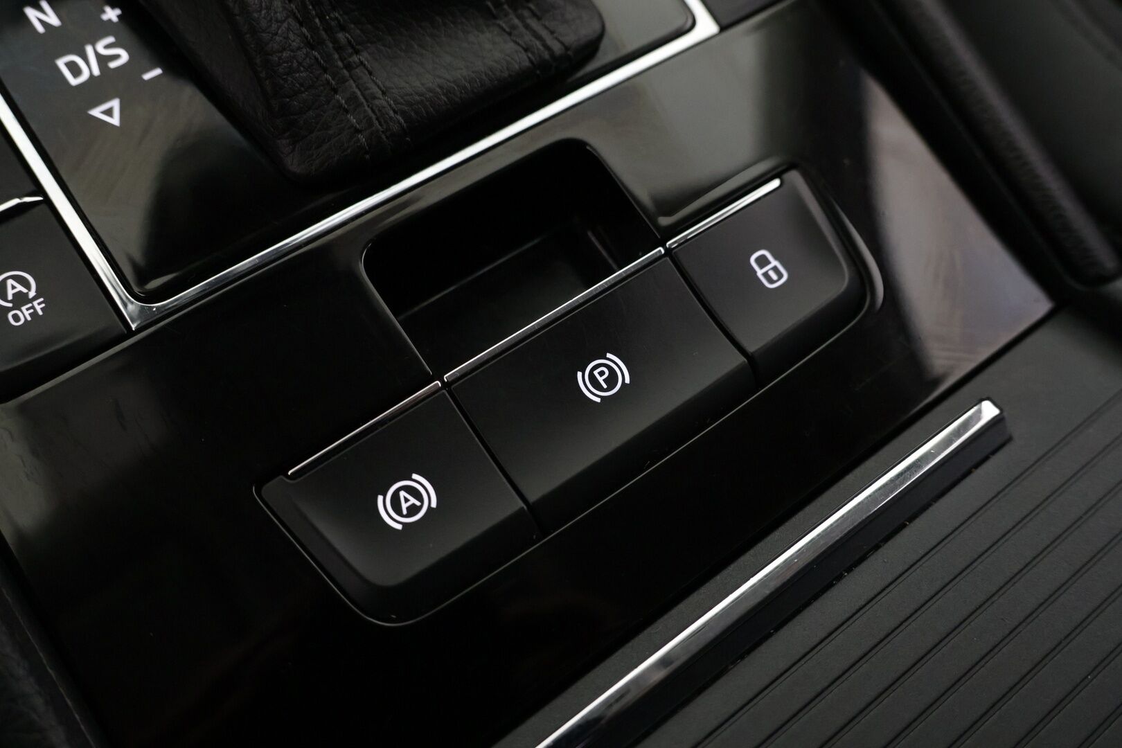 Skoda Superb 2016 Combi 1,8 TSI Style DSG Autom. - Suomi-auto | Webasto | Adapt.Vakkari | Canton | Muistinpenkki | Vetokoukku | Peruutuskamera | Nahka-Alcantara | Huippuvarusteet!