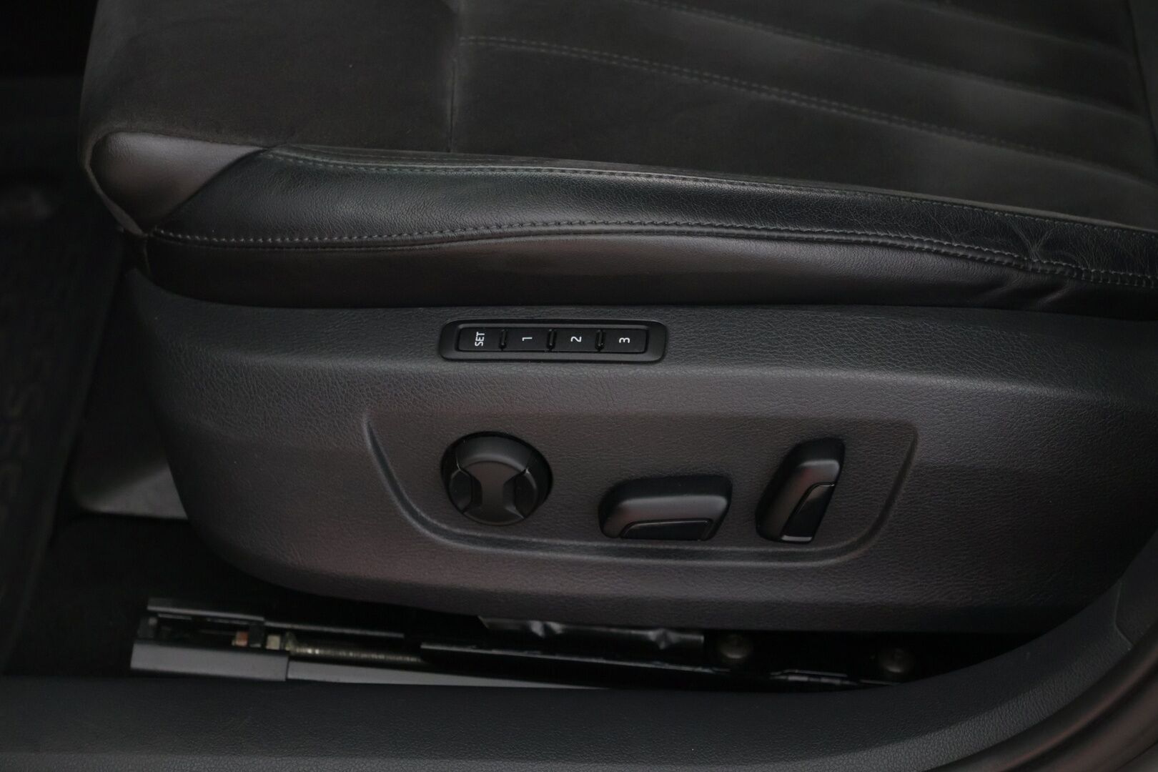 Skoda Superb 2016 Combi 1,8 TSI Style DSG Autom. - Suomi-auto | Webasto | Adapt.Vakkari | Canton | Muistinpenkki | Vetokoukku | Peruutuskamera | Nahka-Alcantara | Huippuvarusteet!