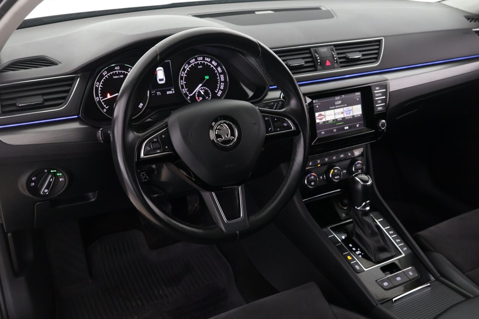 Skoda Superb 2016 Combi 1,8 TSI Style DSG Autom. - Suomi-auto | Webasto | Adapt.Vakkari | Canton | Muistinpenkki | Vetokoukku | Peruutuskamera | Nahka-Alcantara | Huippuvarusteet!