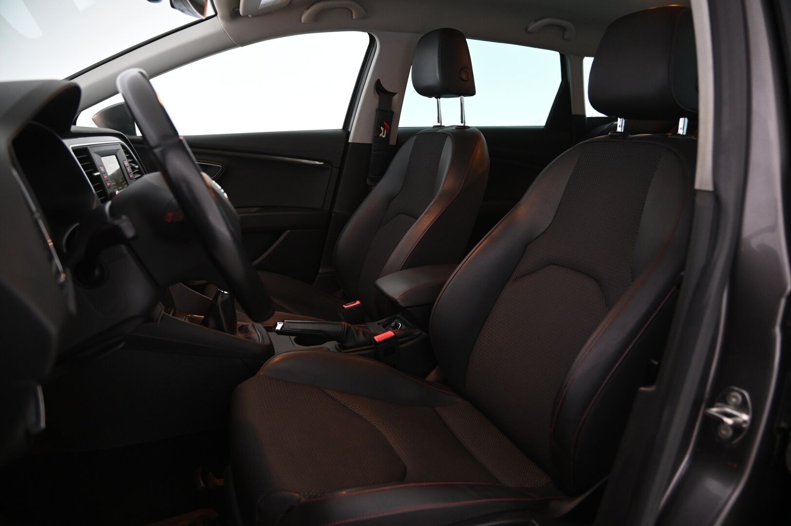 Seat Leon ST 2016 2,0 TDI 150 4Drive FR - 2.Om. Suomi-Auto | Webasto | | Vakkari | Tutkat | Koukku | BT | 2X renkaat&alumiinivanteet