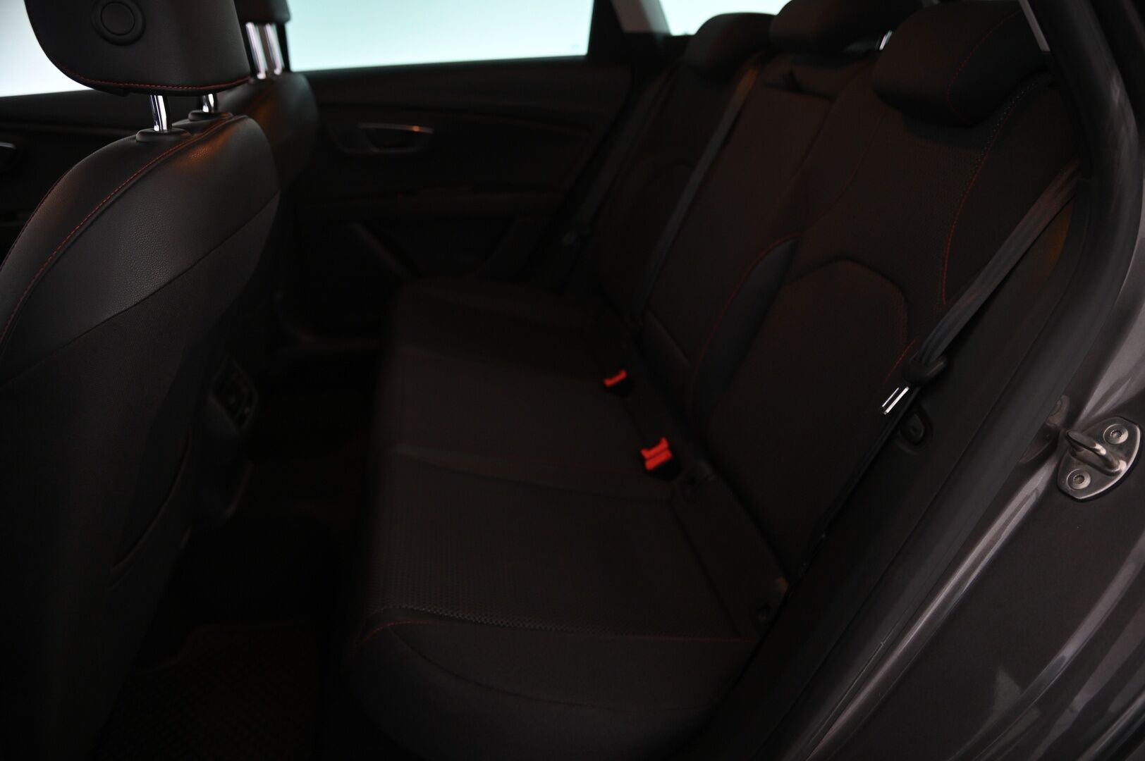 Seat Leon ST 2016 2,0 TDI 150 4Drive FR - 2.Om. Suomi-Auto | Webasto | | Vakkari | Tutkat | Koukku | BT | 2X renkaat&alumiinivanteet