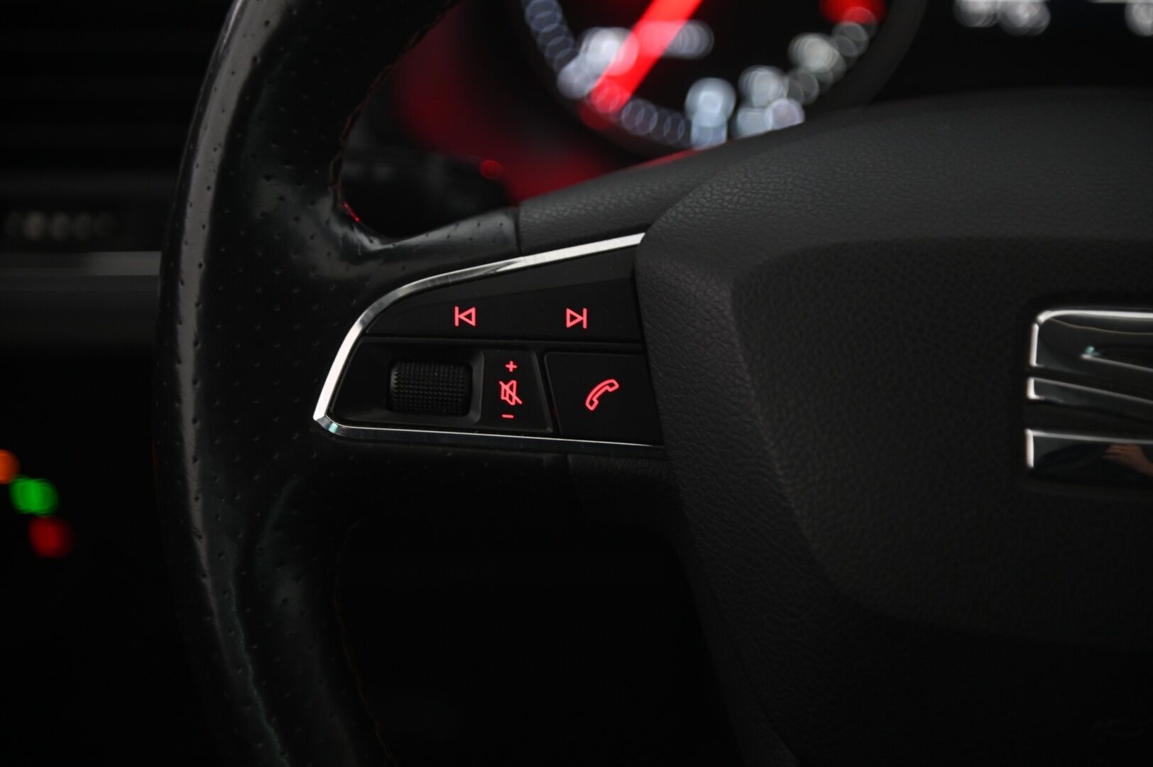 Seat Leon ST 2016 2,0 TDI 150 4Drive FR - 2.Om. Suomi-Auto | Webasto | | Vakkari | Tutkat | Koukku | BT | 2X renkaat&alumiinivanteet