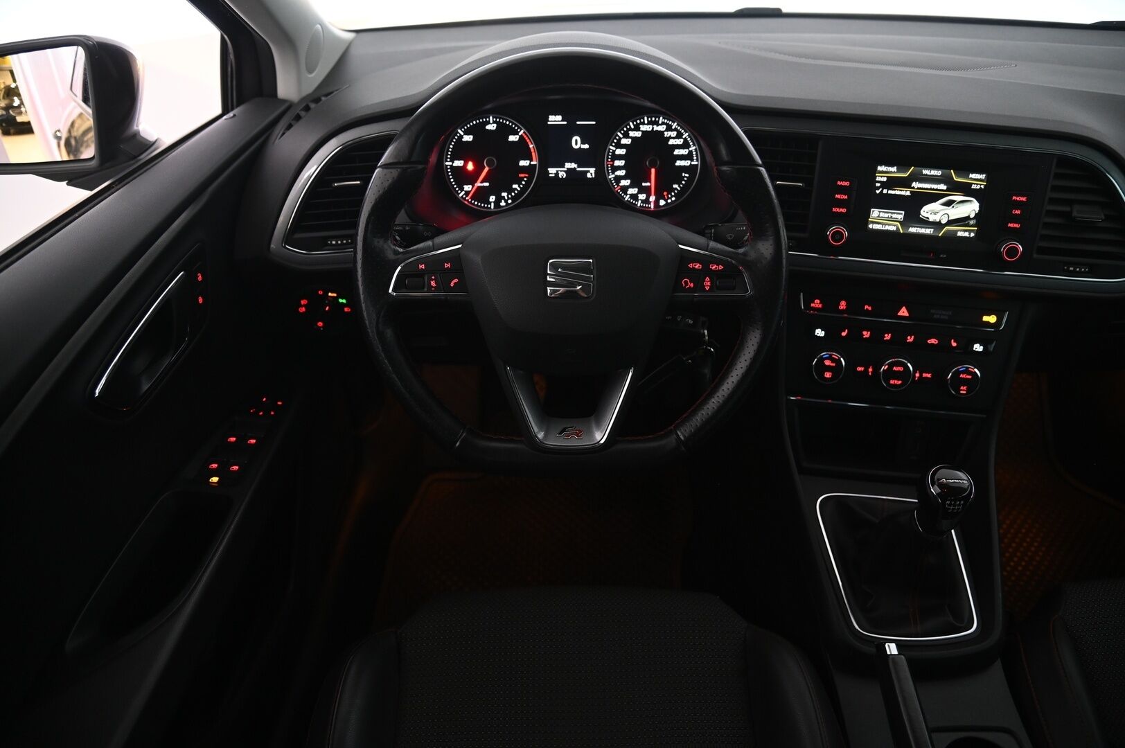 Seat Leon ST 2016 2,0 TDI 150 4Drive FR - 2.Om. Suomi-Auto | Webasto | | Vakkari | Tutkat | Koukku | BT | 2X renkaat&alumiinivanteet
