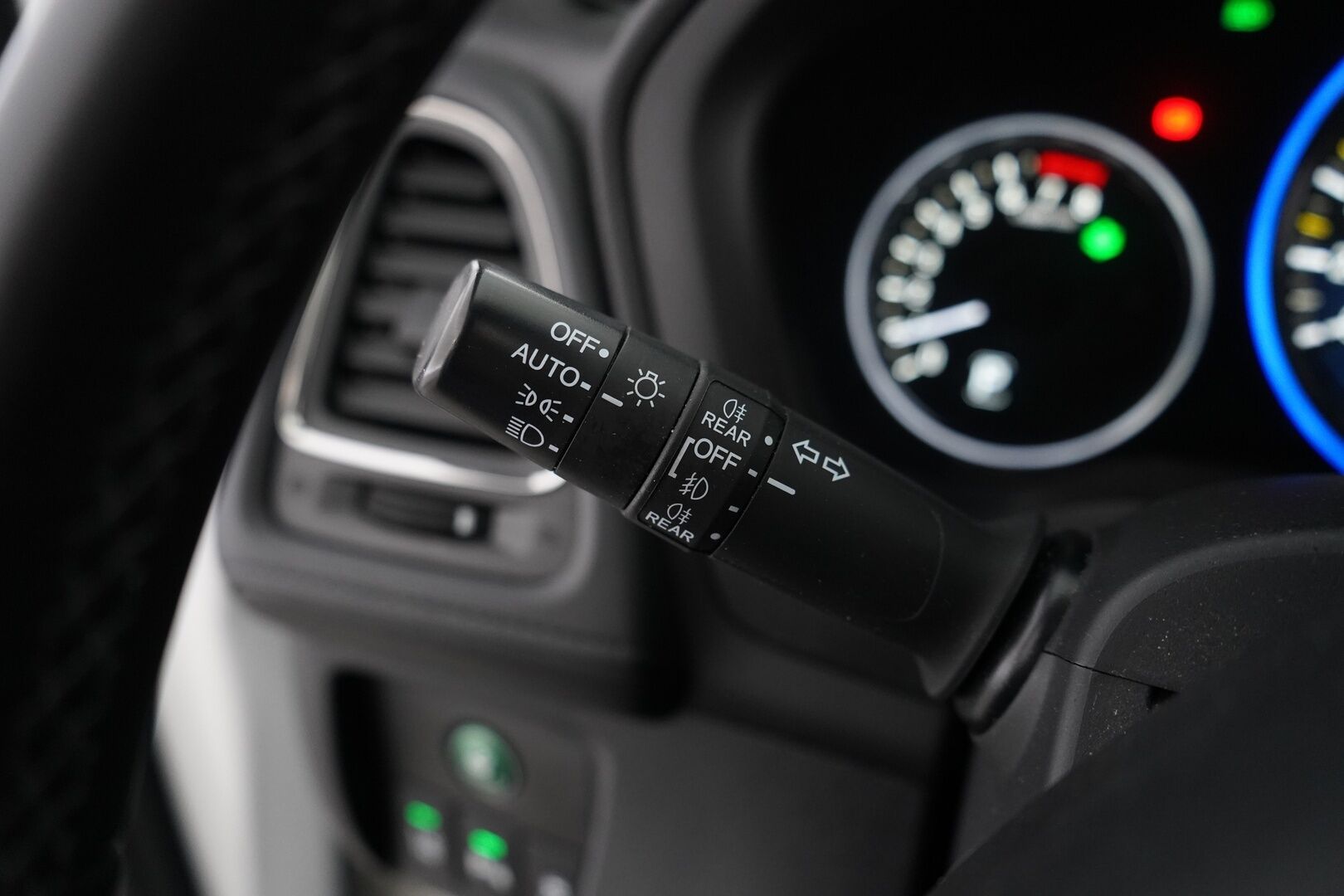Honda HR-V 2016 1,5 Executive CVT *Vakkari / Koukku / Kamera / Kattoikkuna / Lohko / Keyless / Helmiäisvalkoinen* - Suomi-auto / Merkkihuollettu / 2. omisteinen / Juuri huollettu / Kahdet vanteet
