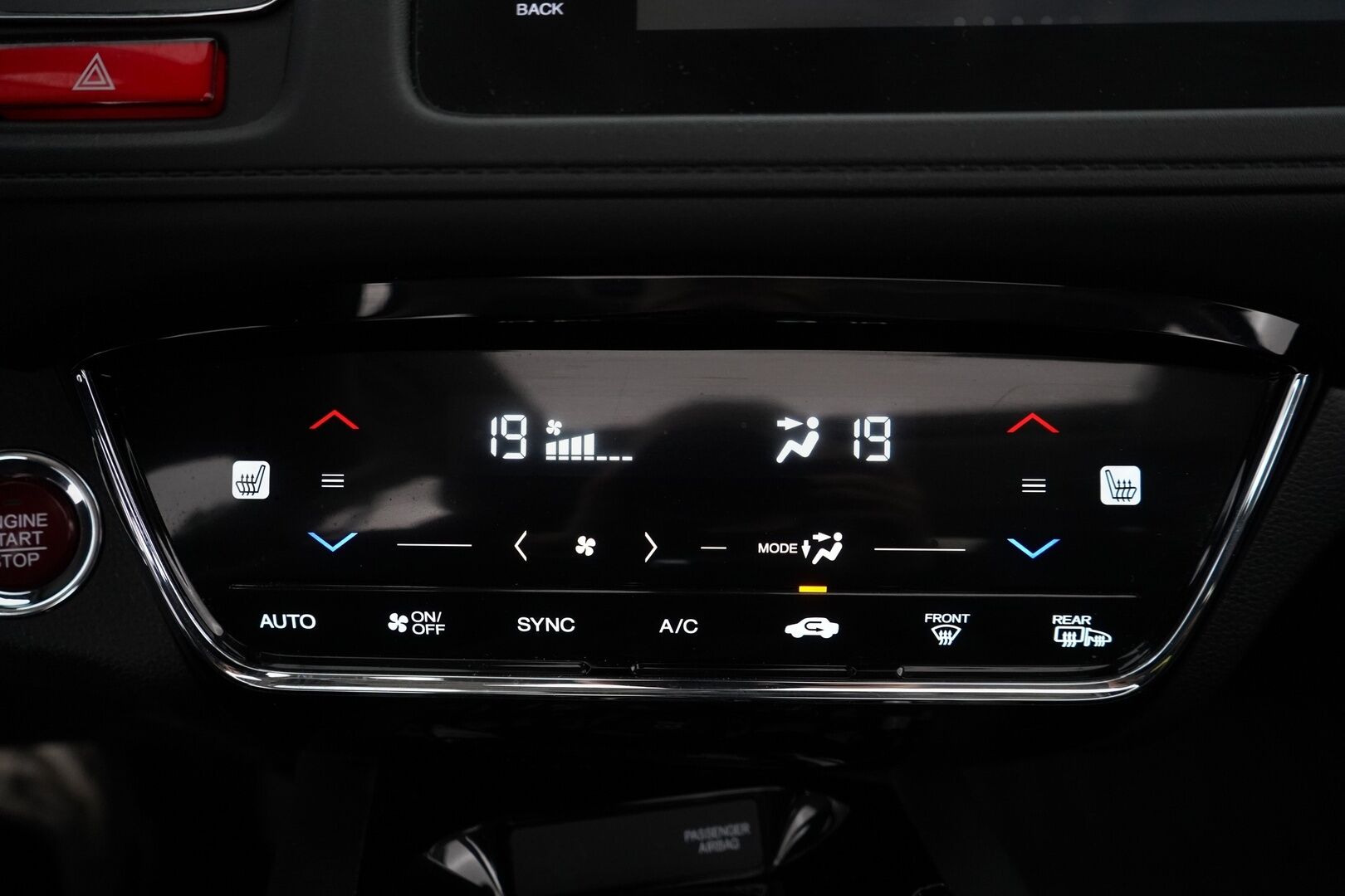Honda HR-V 2016 1,5 Executive CVT *Vakkari / Koukku / Kamera / Kattoikkuna / Lohko / Keyless / Helmiäisvalkoinen* - Suomi-auto / Merkkihuollettu / 2. omisteinen / Juuri huollettu / Kahdet vanteet