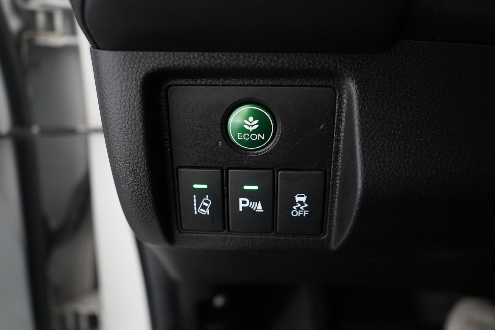 Honda HR-V 2016 1,5 Executive CVT *Vakkari / Koukku / Kamera / Kattoikkuna / Lohko / Keyless / Helmiäisvalkoinen* - Suomi-auto / Merkkihuollettu / 2. omisteinen / Juuri huollettu / Kahdet vanteet