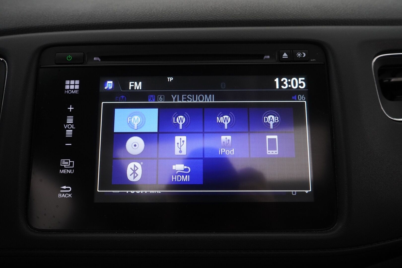 Honda HR-V 2016 1,5 Executive CVT *Vakkari / Koukku / Kamera / Kattoikkuna / Lohko / Keyless / Helmiäisvalkoinen* - Suomi-auto / Merkkihuollettu / 2. omisteinen / Juuri huollettu / Kahdet vanteet