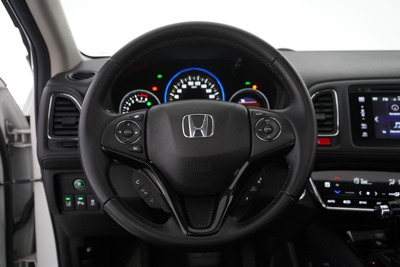 Honda HR-V 2016 1,5 Executive CVT *Vakkari / Koukku / Kamera / Kattoikkuna / Lohko / Keyless / Helmiäisvalkoinen* - Suomi-auto / Merkkihuollettu / 2. omisteinen / Juuri huollettu / Kahdet vanteet