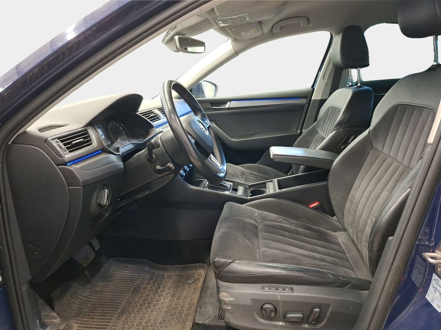 Skoda Superb 2016 2,0 TDI 150 Style DSG Autom.**Webasto / ACC / Vetokoukku / Canton / Nahka-alcantara / Muistipenkki / KeyLess* - *Suomi-auto / 2x Renkaat / Penkinlämmittimet edessä ja takana* - HULLUT AVAJAISHULINAT KORKOTARJOUS 3,29 %