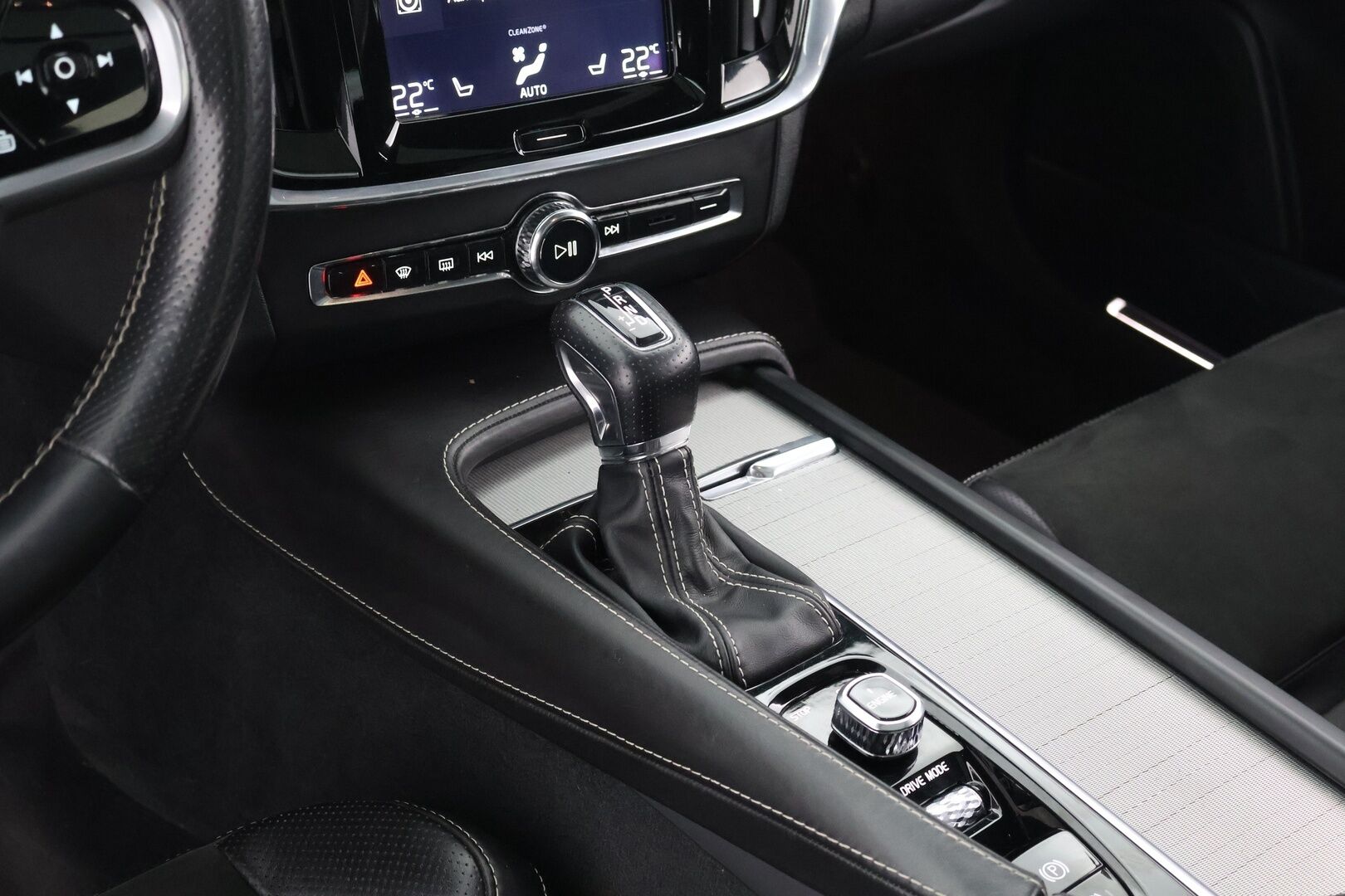 Volvo V90 2017 D5 AWD Business R-Design aut - Bowers&Wilkins | HUD | Vetokoukku | ACC | Kattoluukku | Webasto | Ei adblueta |  Kattavasti varusteltu | Hieno yksilö 