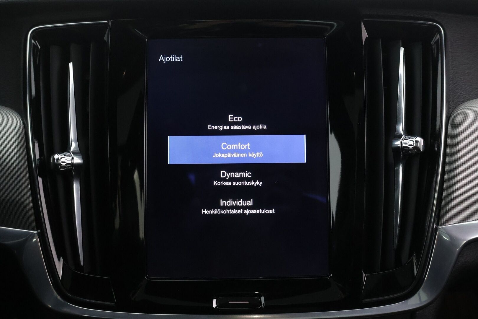 Volvo V90 2017 D5 AWD Business R-Design aut - Bowers&Wilkins | HUD | Vetokoukku | ACC | Kattoluukku | Webasto | Ei adblueta |  Kattavasti varusteltu | Hieno yksilö 
