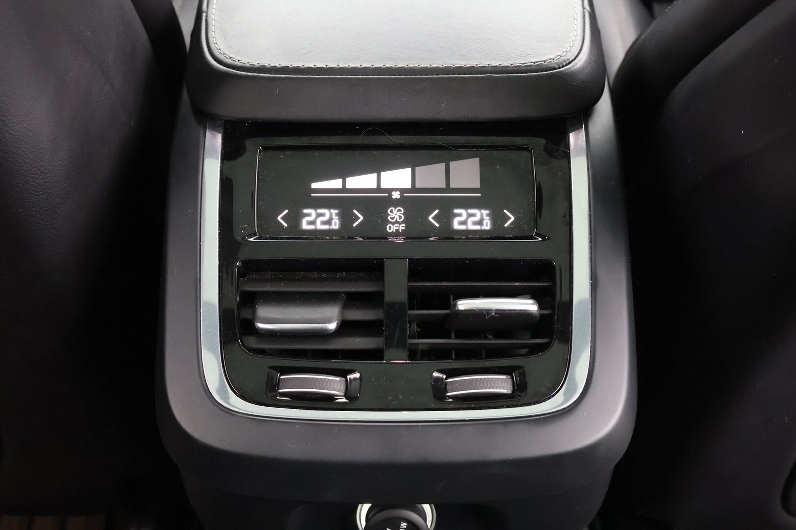 Volvo V90 2017 D5 AWD Business R-Design aut - Bowers&Wilkins | HUD | Vetokoukku | ACC | Kattoluukku | Webasto | Ei adblueta |  Kattavasti varusteltu | Hieno yksilö 