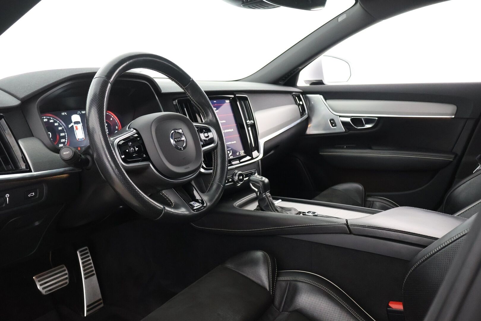 Volvo V90 2017 D5 AWD Business R-Design aut - Bowers&Wilkins | HUD | Vetokoukku | ACC | Kattoluukku | Webasto | Ei adblueta |  Kattavasti varusteltu | Hieno yksilö 