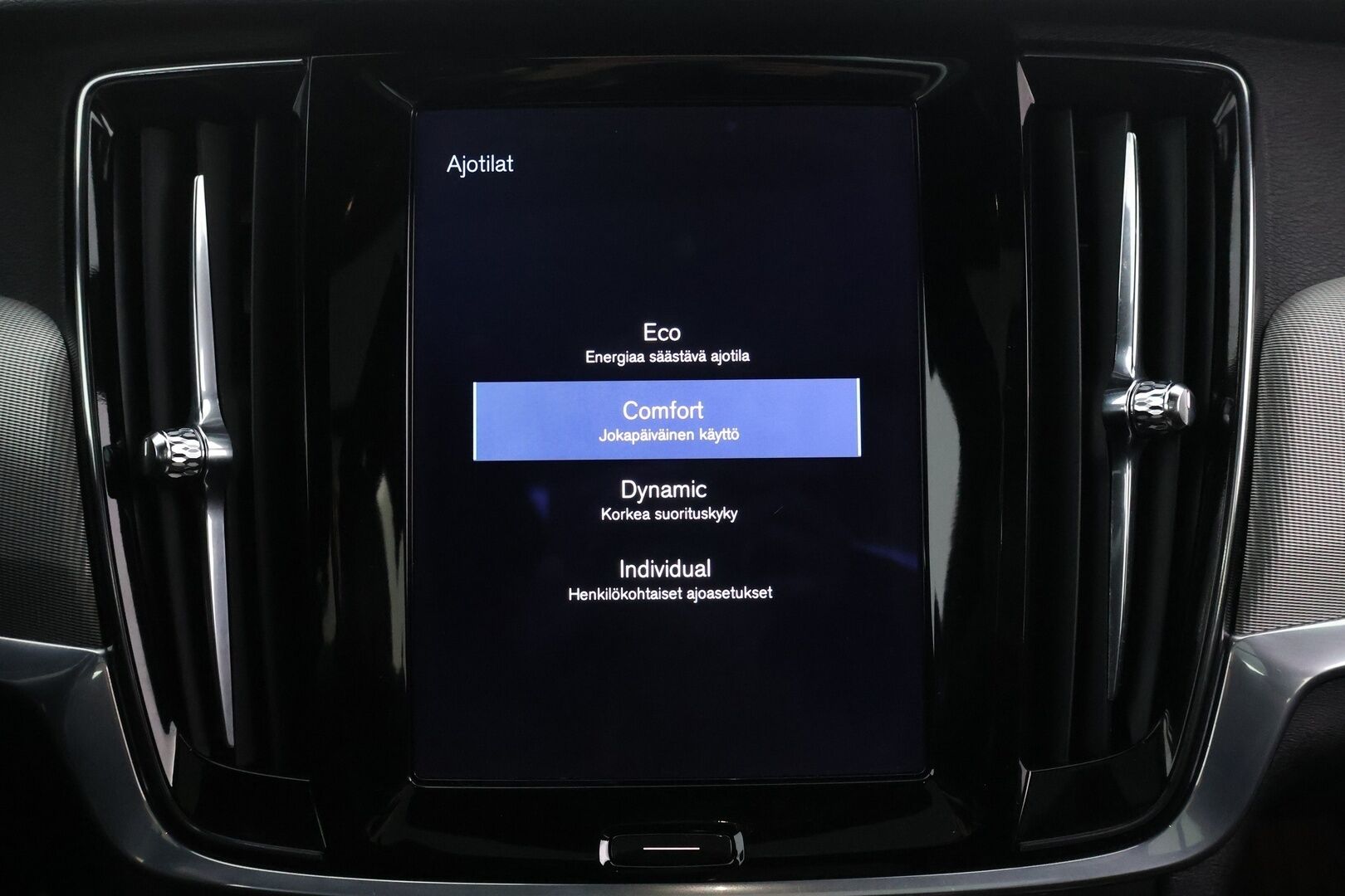 Volvo V90 2017 D5 AWD Business R-Design aut - Bowers&Wilkins | HUD | Vetokoukku | ACC | Kattoluukku | Webasto | Ei adblueta |  Kattavasti varusteltu | Juuri huollettu