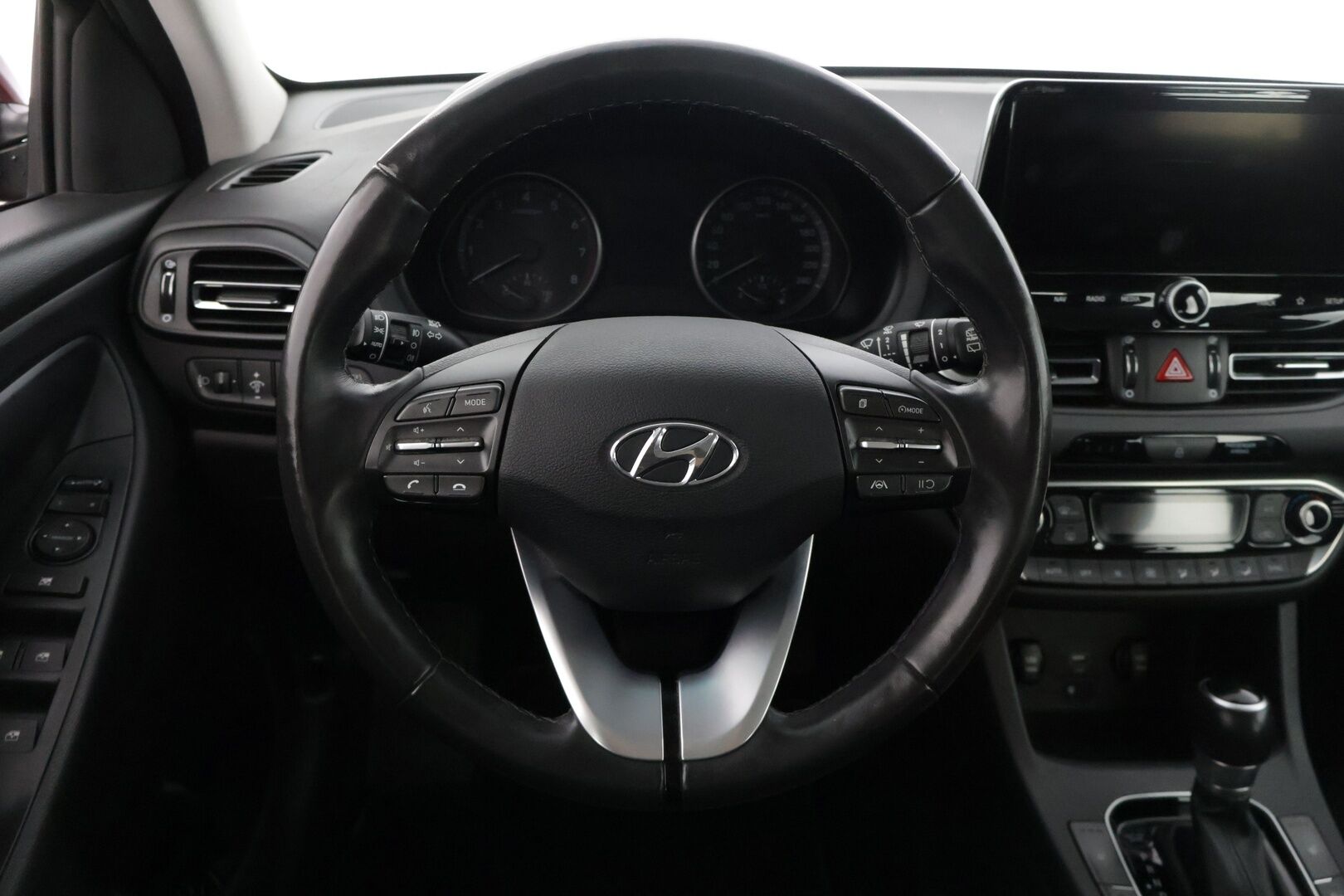 Hyundai i30 Wagon 2021 1,0 T-GDI 120 hv 48V hybrid 7-DCT-aut Comfort* Ir.vetokoukku / P-kamera / Navi / Ratinlämmitin * - *Merkkiliikkeen huoltohistoria / Hyvät kesä -ja talvirenkaat omilla aluvanteilla / Myydään juuri huollettuna *