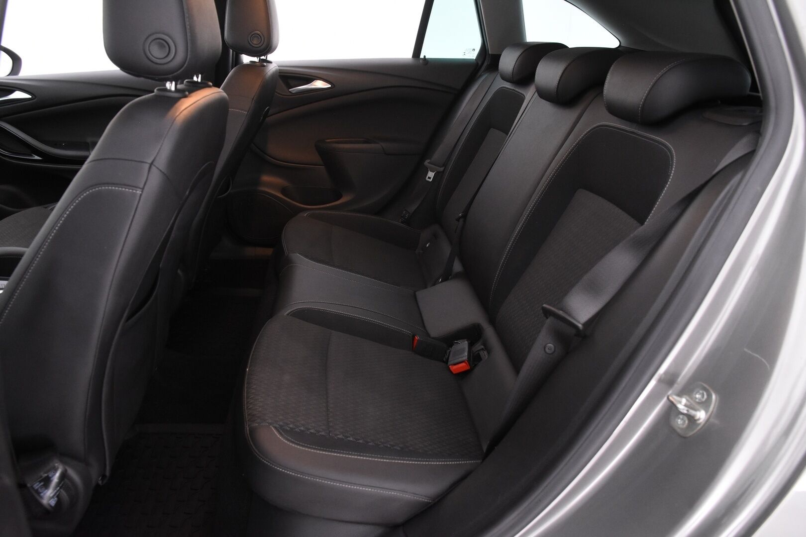 Opel Astra 2017 Sports Tourer Innovation 1,4 Turbo Start/Stop 110kW AT6 - Ratinlämmitin / Peruutuskamera / 