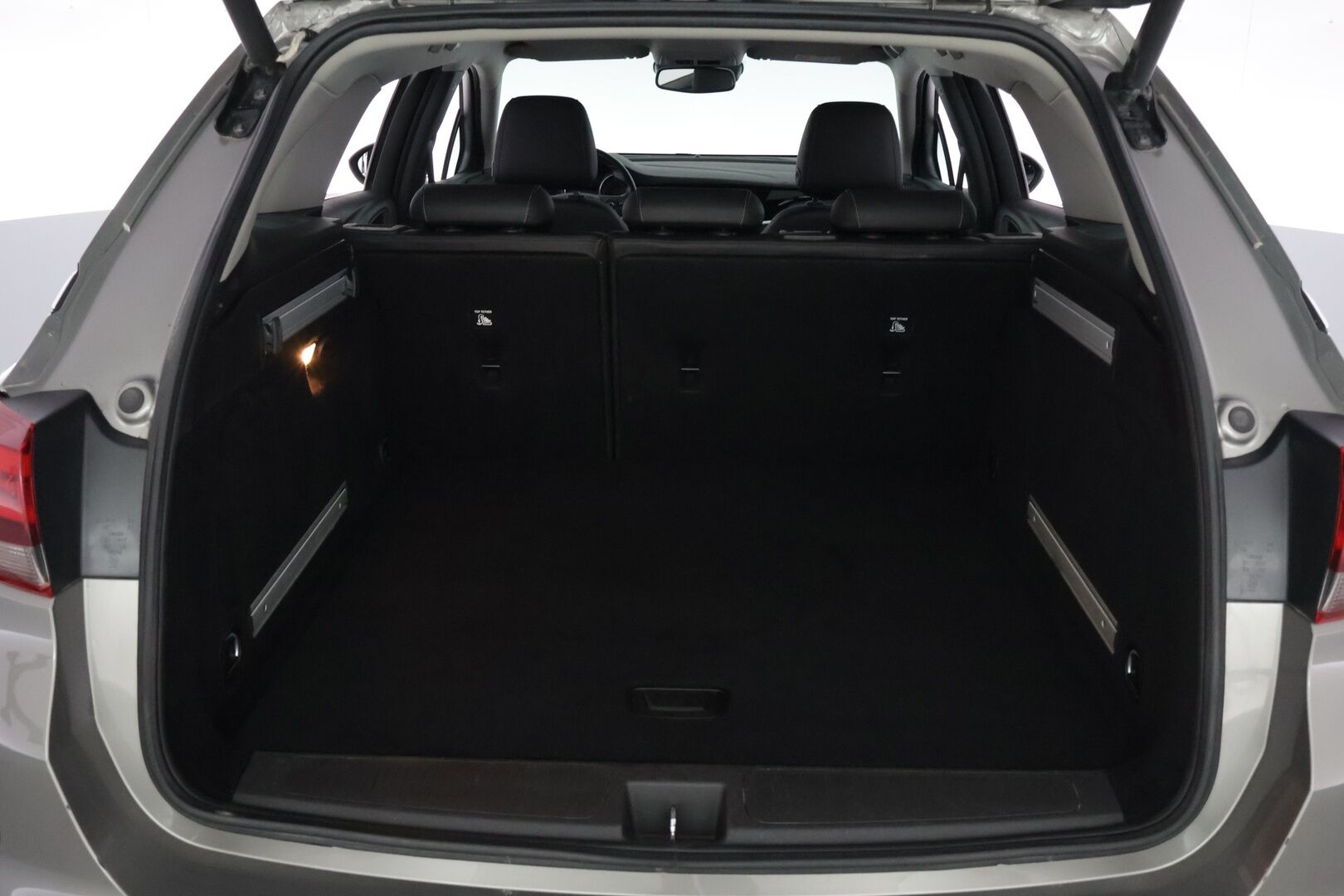 Opel Astra 2017 Sports Tourer Innovation 1,4 Turbo Start/Stop 110kW AT6 - Ratinlämmitin / Peruutuskamera / 