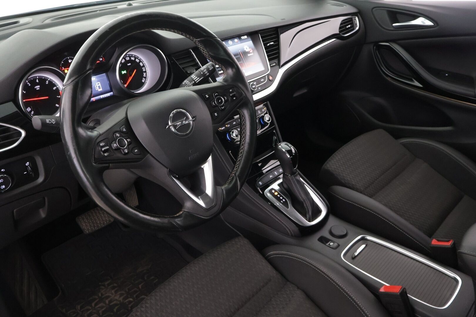 Opel Astra 2017 Sports Tourer Innovation 1,4 Turbo Start/Stop 110kW AT6 - Ratinlämmitin / Peruutuskamera / 