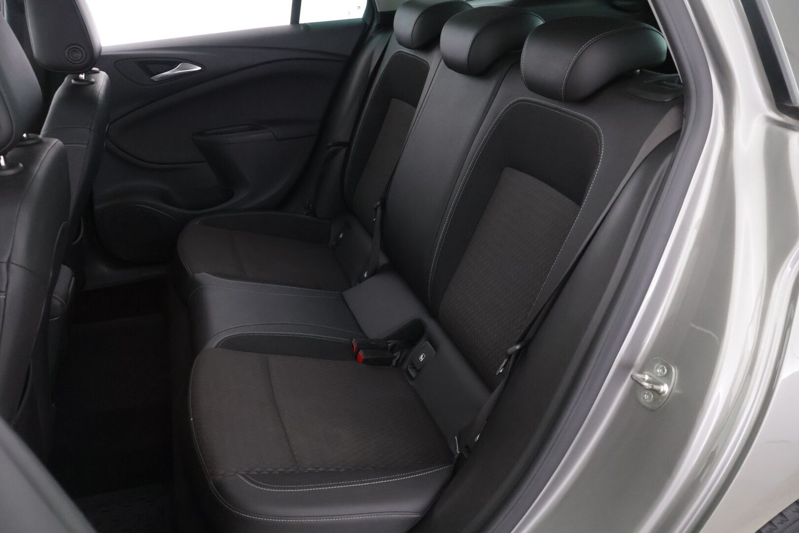 Opel Astra 2017 Sports Tourer Innovation 1,4 Turbo Start/Stop 110kW AT6 - Ratinlämmitin / Peruutuskamera / 