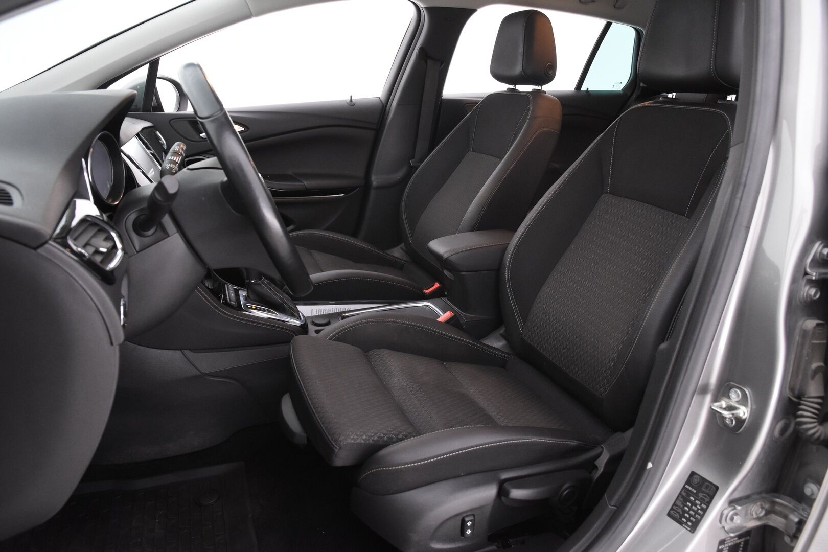 Opel Astra 2017 Sports Tourer Innovation 1,4 Turbo Start/Stop 110kW AT6 - Ratinlämmitin / Peruutuskamera / 