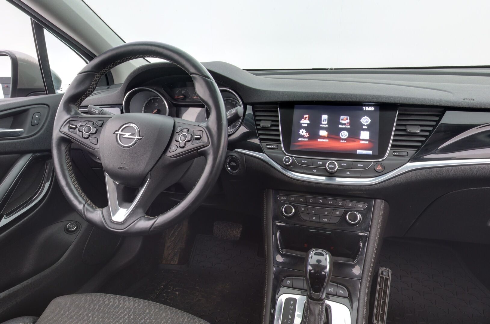 Opel Astra 2017 Sports Tourer Innovation 1,4 Turbo Start/Stop 110kW AT6 - Ratinlämmitin / Peruutuskamera / 
