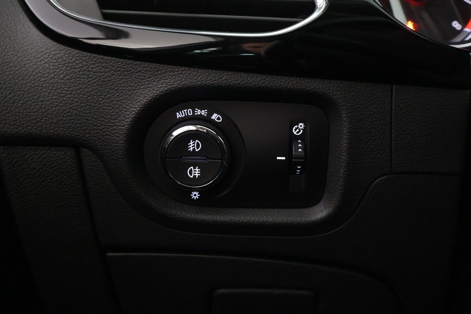 Opel Astra 2017 Sports Tourer Innovation 1,4 Turbo Start/Stop 110kW AT6 - Ratinlämmitin / Peruutuskamera / 