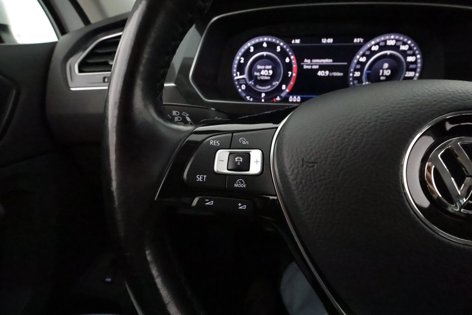 Volkswagen Tiguan 2017 Highline 2,0 TSI 132 kW  4MOTION DSG **ACC / Webasto / P.tutkat / Koukku / LED / Navi / KeylessGo** - Suomi-auto / Kahdet renkaat aluvanteilla 