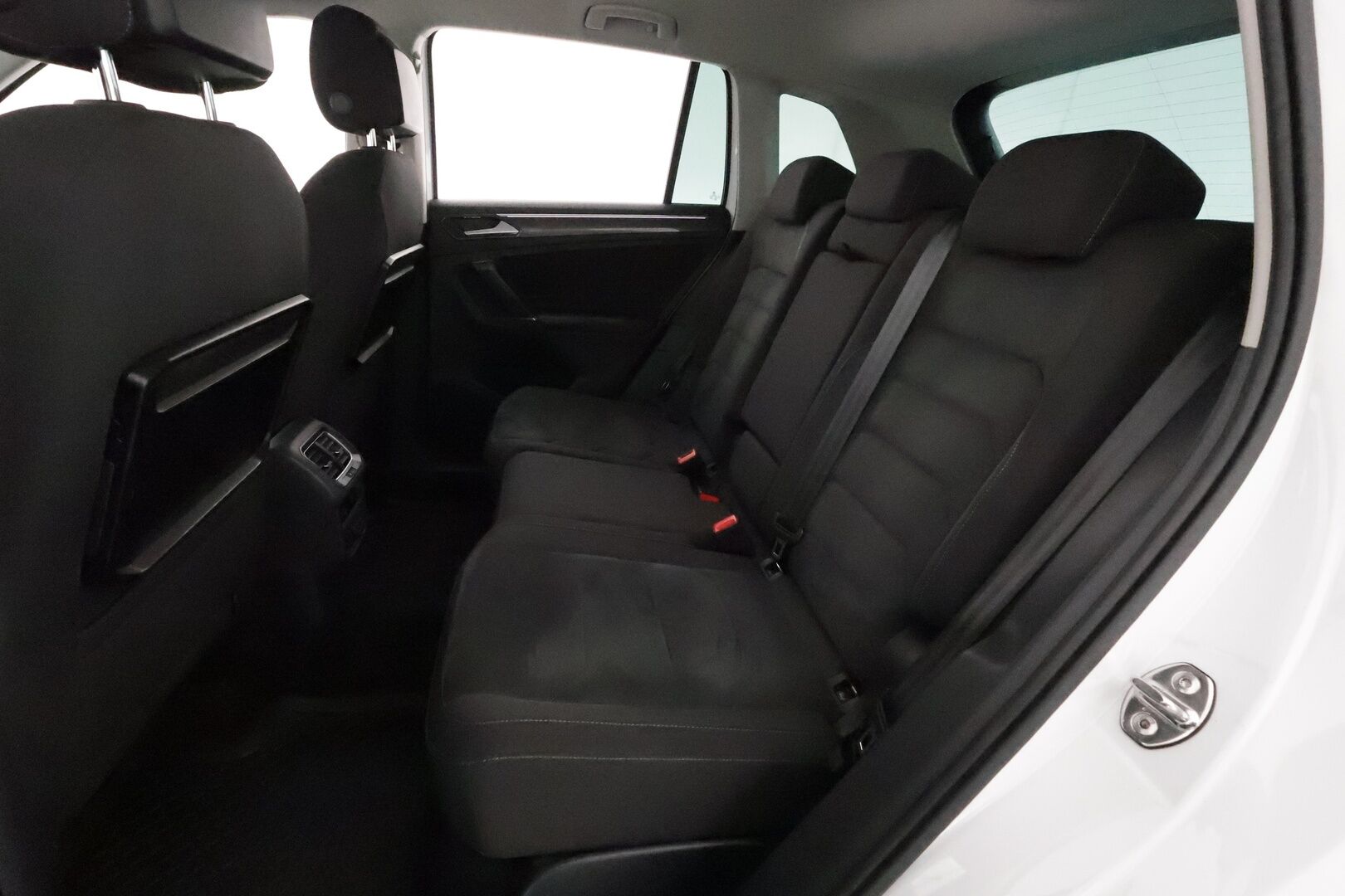 Volkswagen Tiguan 2017 Highline 2,0 TSI 132 kW  4MOTION DSG **ACC / Webasto / P.tutkat / Koukku / LED / Navi / KeylessGo** - Suomi-auto / Kahdet renkaat aluvanteilla 